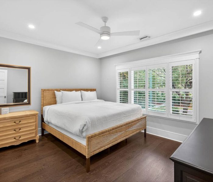King Bed & Bath